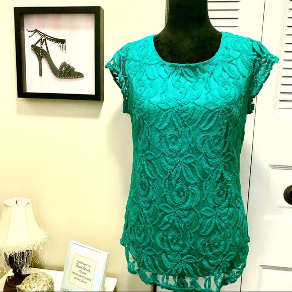 🛑SOLD🛑Adiva Short Sleeve Lace Top Kelly Green - Picture 2 of 8